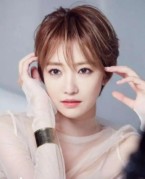 短发系女明星发型图片赏析精灵短发,多么可爱的名字,但只有最有气质