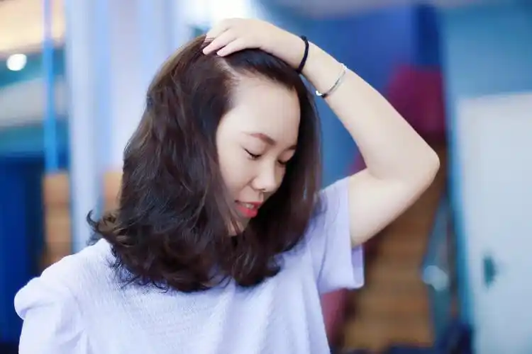 适合圆脸瓜子脸免打理烫发中长发气垫烫