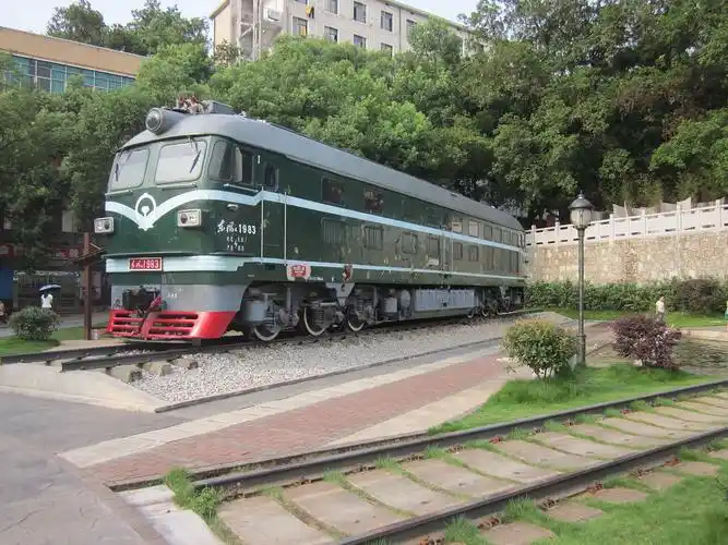 p> b>东风4b型内燃机车 /b>(df4b)是 a target="_blank" href="/item