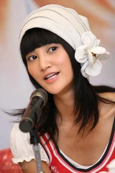 p>张歆艺,1981年5月29日出生于 a target="_blank" href="/item/四川