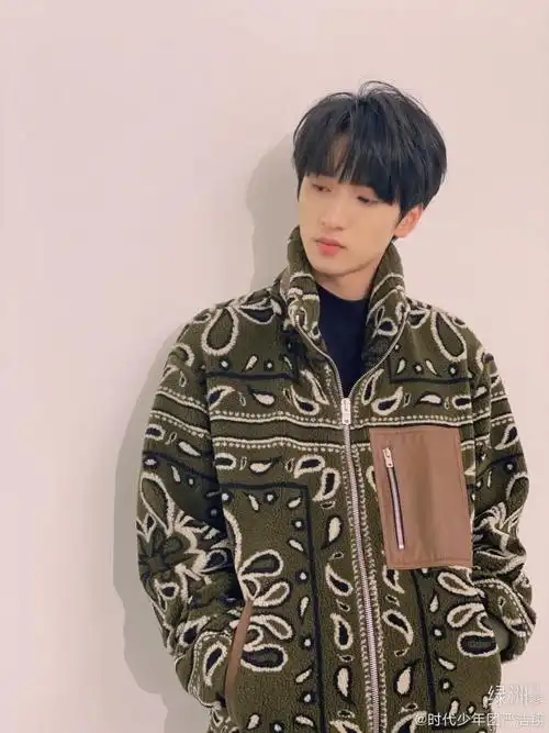 能量偶像人物志路要朝前走人往未来看严浩翔