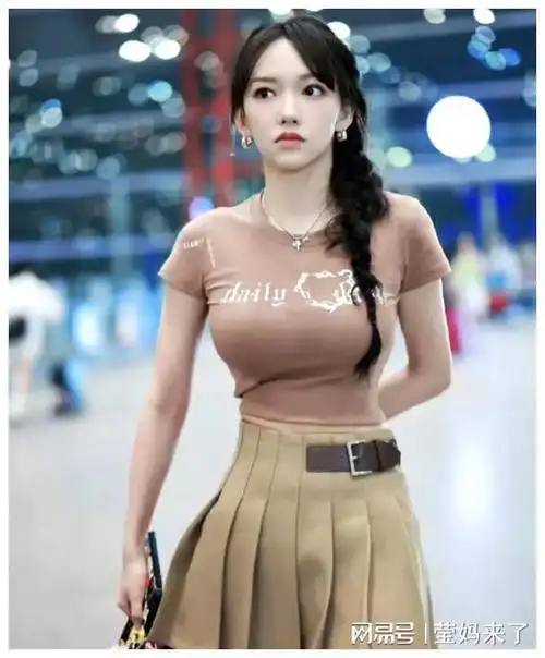 程潇,身材火辣太惊艳!长腿嫩足迷人程度高!