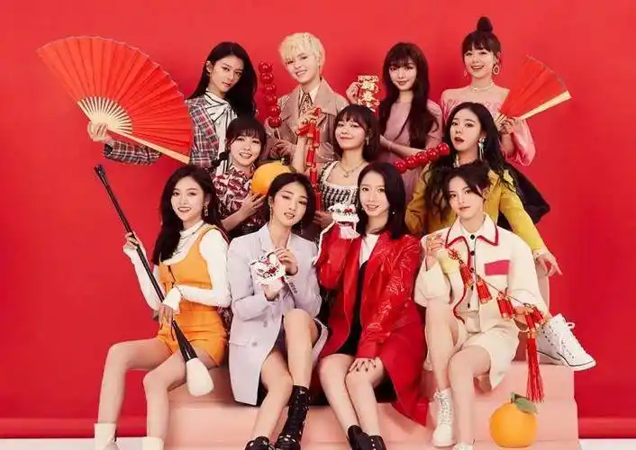 火箭少女11人近照,杨超越在家很精致,毕业团综即将___