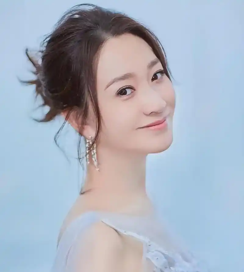 嫁给男闺蜜,获5亿零花钱的李小冉:人生舞台上的坚韧与光芒 李小冉,一