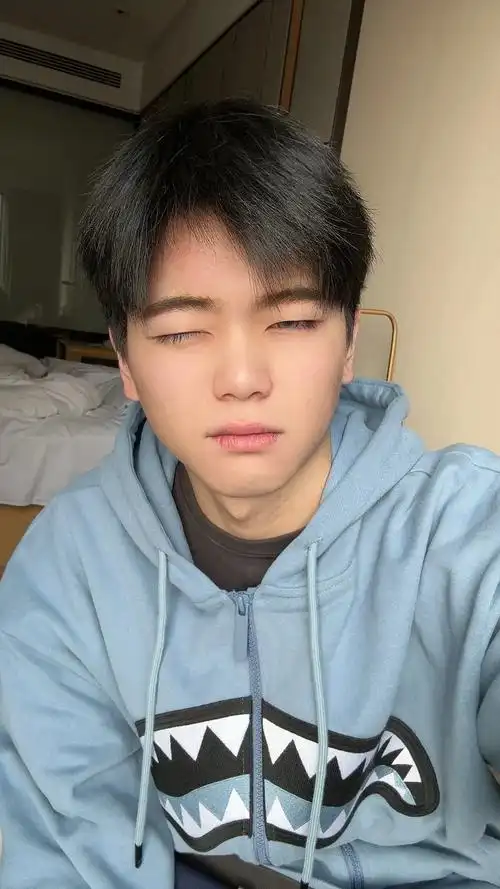 小奶狗男友 #不纯男高 #top #首尔第一深情 让我不要 - 抖音