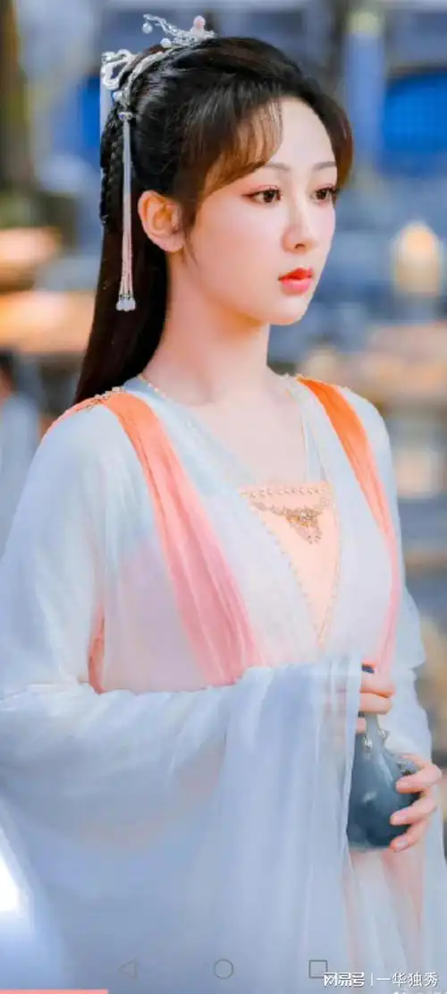 古装剧新花魁杨紫凭两部沉香红透整个暑期