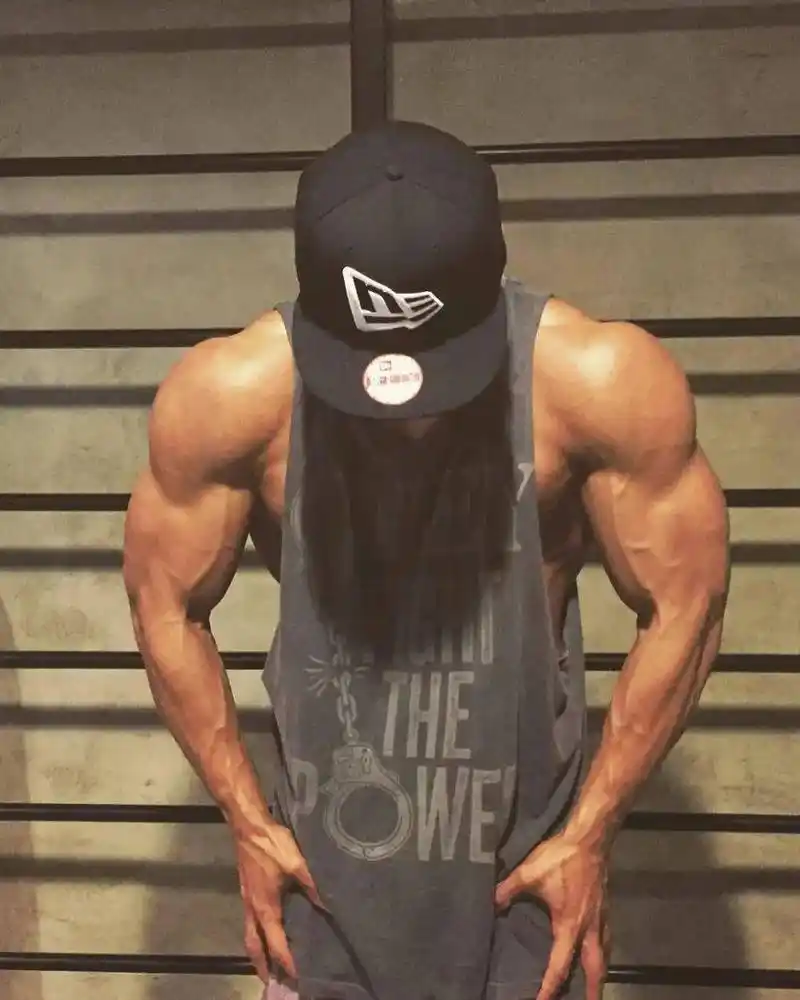 金秀贤新剧秀八块腹肌,小姐姐们都扛不住了啊!_身材