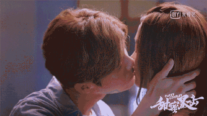 100万暴击鹿晗关晓彤吻了34秒网友关晓彤是僵尸吗