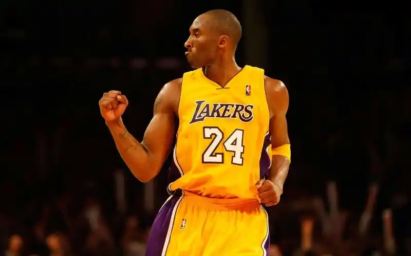 科比为什么叫黑曼巴?看看这几个特点,就能让对手胆寒!