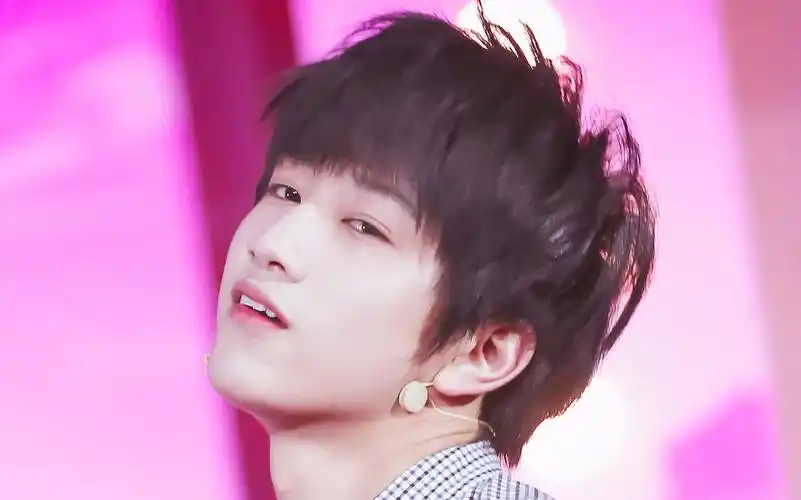 【tf家族】星期五练习生上海场 敖子逸呆毛走秀focus