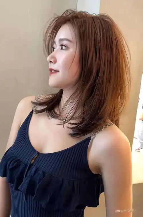 2024流行"c型卷"烫发,中长发留超级美!_发型_什么_侵权