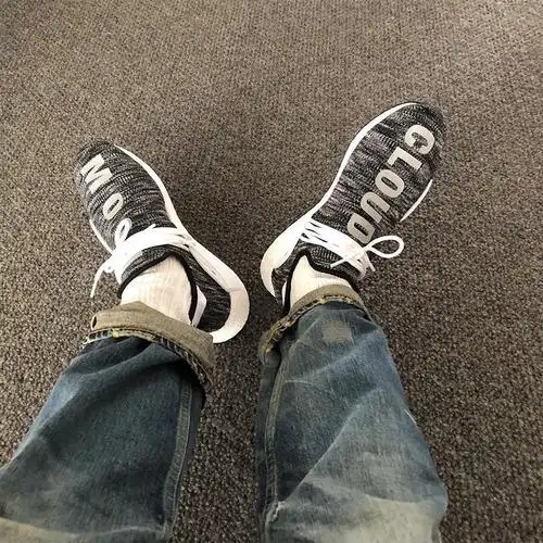 余文乐再次上脚话题鞋款不同配色你觉得哪双更配六叔