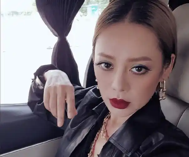 宁静首次回应郁可唯抱她大腿,意外透露和万茜关系_姐姐_氛围_强谁