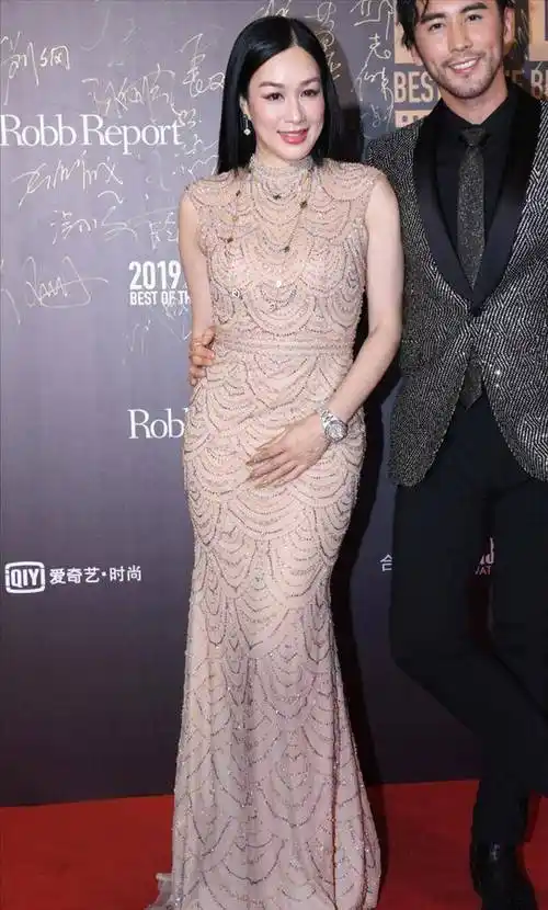 原创钟丽缇颜值真耐看穿紫色连衣裙配紫眼影一般人真hold不住