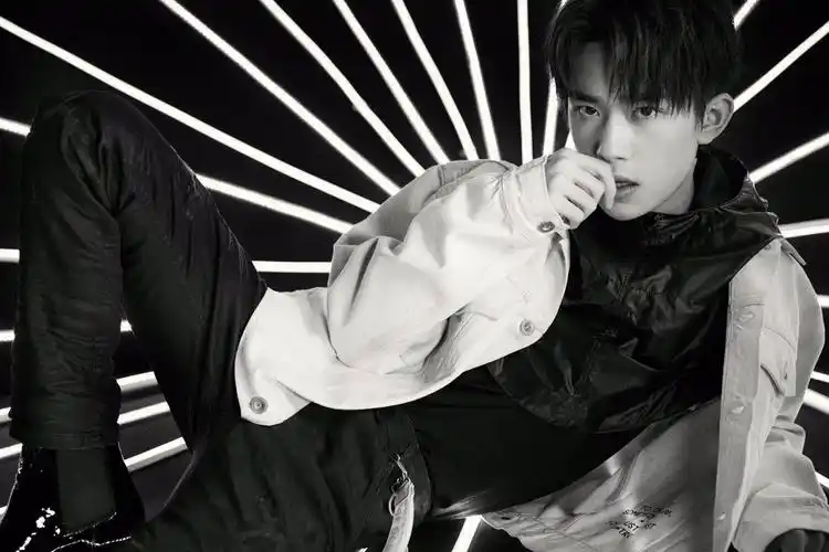 易烊千玺17岁生日会