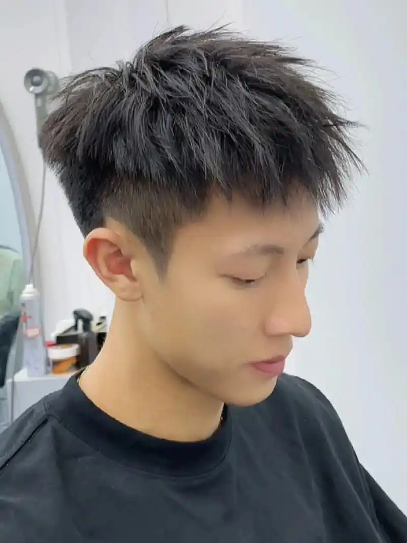 爆改前刺篇5立体前次#男生烫发发型推荐 #同城性价比高的理发 - 抖音