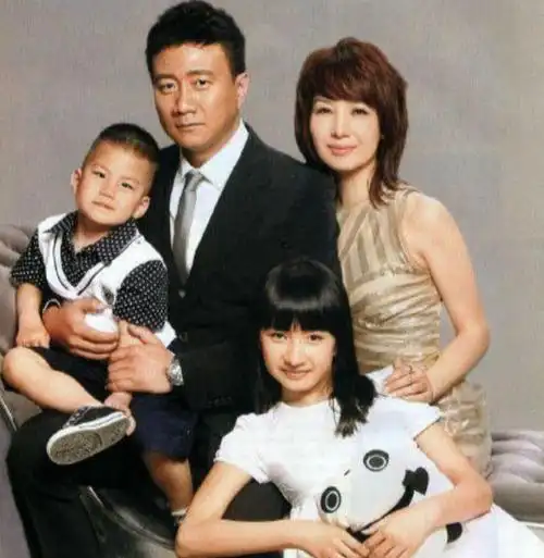 有种公平遗传叫胡军本以为康康全家最帅看到女儿正脸出道吗爆红那种