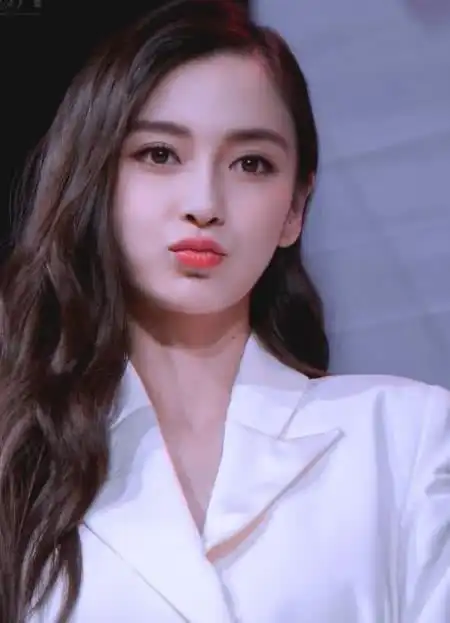 杨颖说自己弟弟比明星还帅本以为是胡说见到照片后求出道