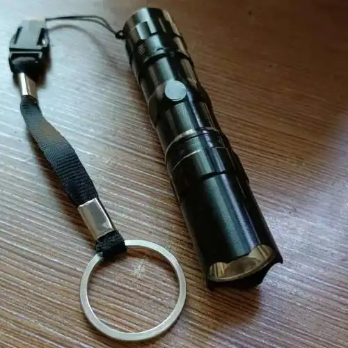 led白光超亮手电自备1节5号电池