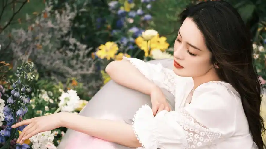 唯美写真 闭眼 脸 鲜花 美女壁纸高清大图预览1920x1080_美女壁纸下载