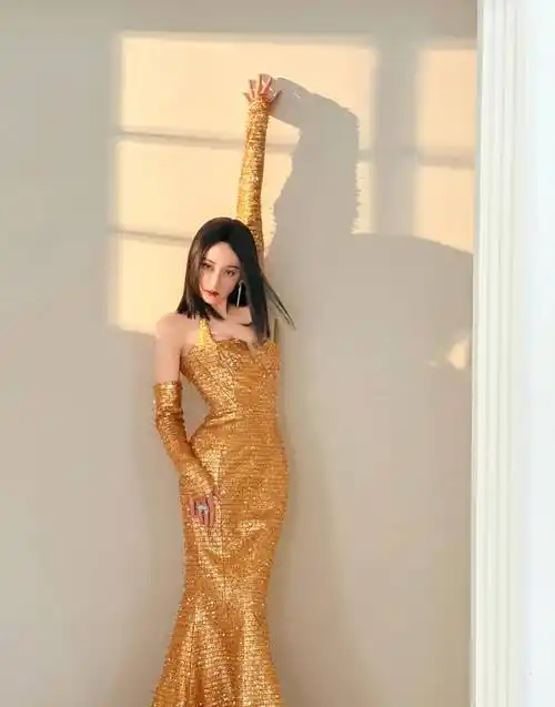 迪丽热巴身穿郭培高定礼服,呈现东方神韵,引领时尚风暴_中国_设计_穿