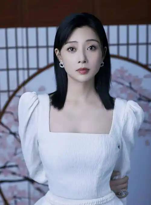 女明星殷桃写真合集:温婉大方,风韵犹存_殷桃_写真_女明星