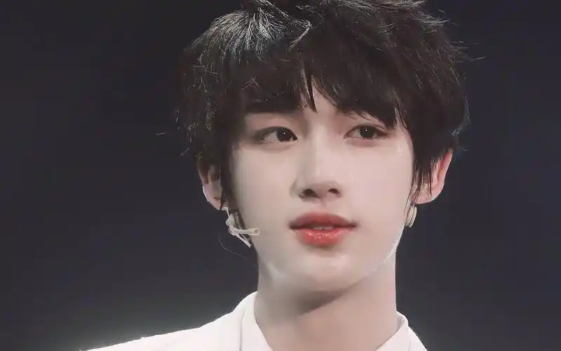 丁程鑫怎么这么帅?丁哥:我怎么知道?