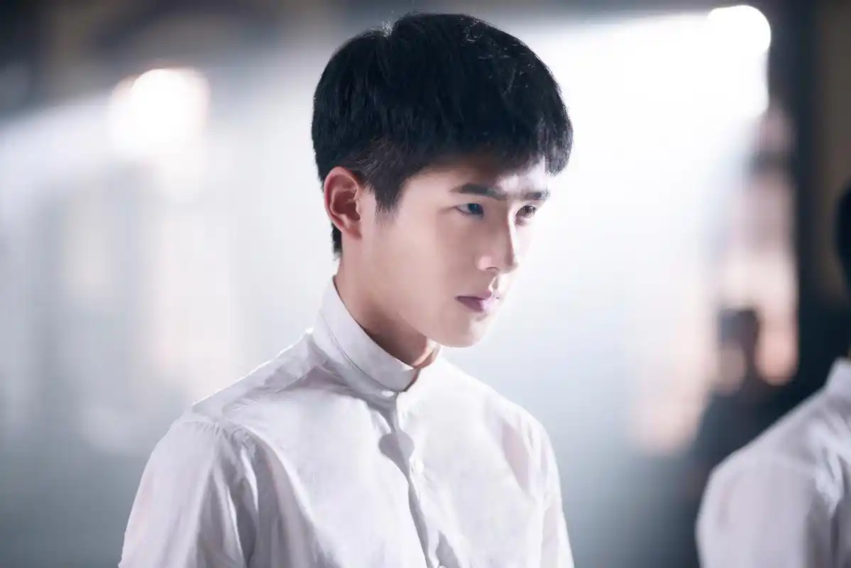 刘昊然远大前程 少年豪情,不惧岁月成长; 铁骨铮铮,无畏百般磨砺.