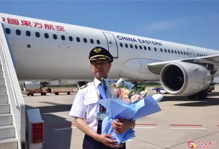 中国机长: 鹰击长空,扶摇直上九万里