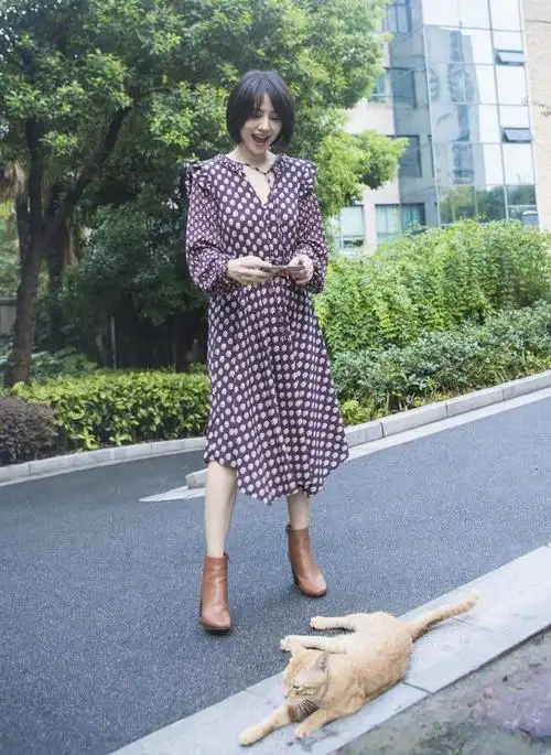 高圆圆产后两个月首晒照片,丸子头西瓜裙,像是漫画里的少女