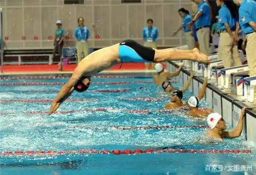 游泳运动员入水前的起跳动作颠覆你的想象