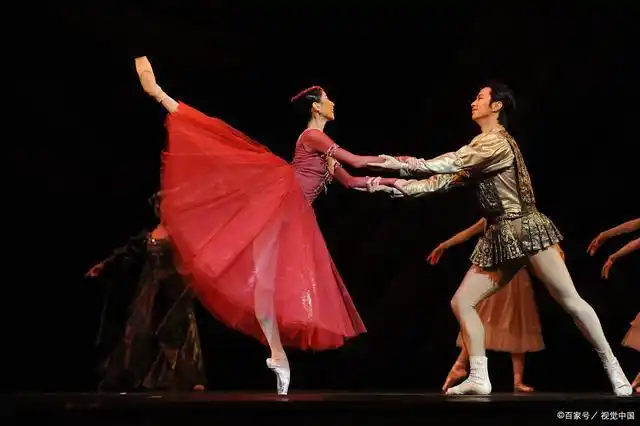 从梁祝分析《罗密欧与朱丽叶》的爱情悲剧