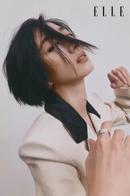 组图文艺女神桂纶镁慵懒优雅写真大片