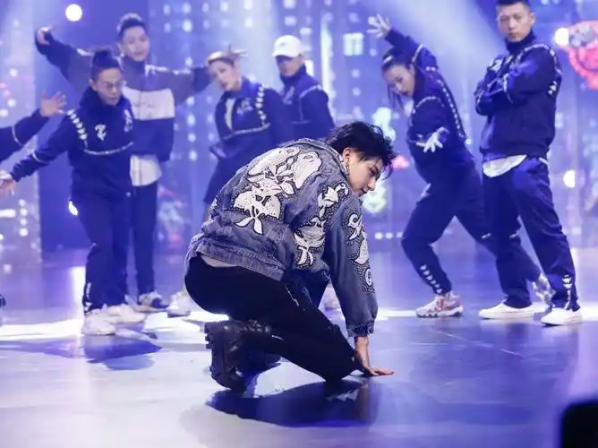 黄子韬《这就是街舞》回归初心 决赛展赤诚街舞精神