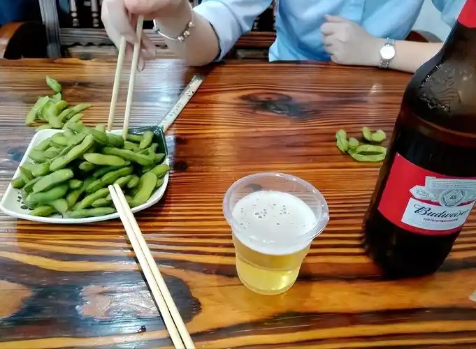 当真的到了成熟的年龄段,才发现当时多么幼稚,步入三十岁以后,喝酒的