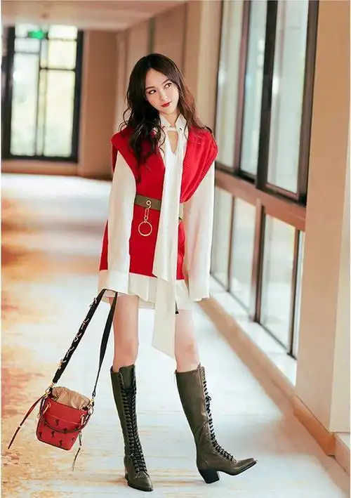 唐嫣,罗晋感情真好,出门也要挎着手,看着真有幸福感_靴子