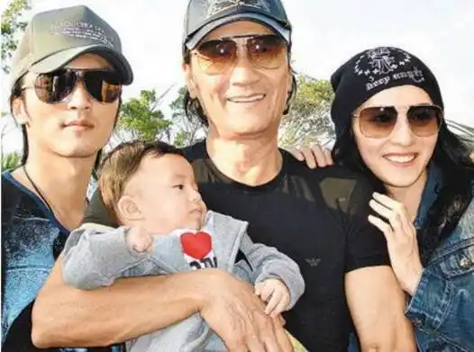 张柏芝亲自证实,三个儿子都已经被谢霆锋接走_王菲_孩子_复合