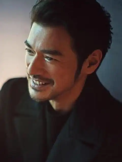 近日,许久未曾出现在公众面前的金城武终于露面,登上了某知名时尚杂志