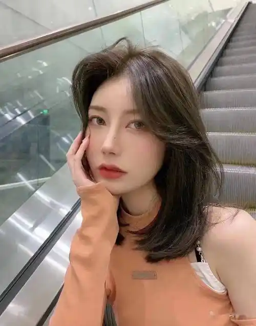 2021流行"c型卷"烫发,中长发留超级美!_发型