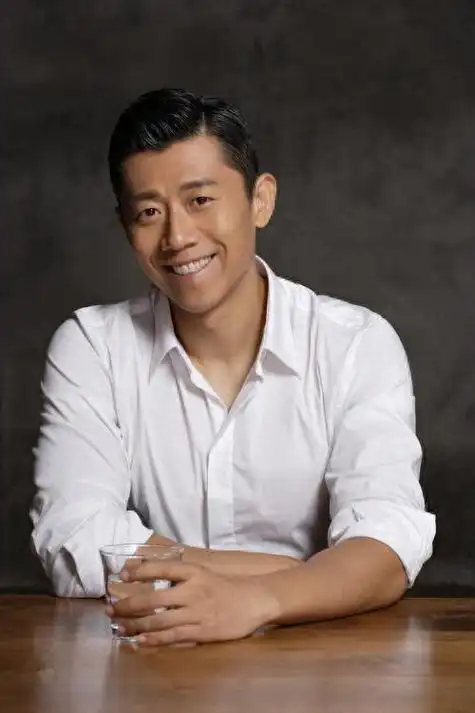 回顾夏雨结婚不邀请父亲婚后与母亲算账妻子袁泉感到心疼