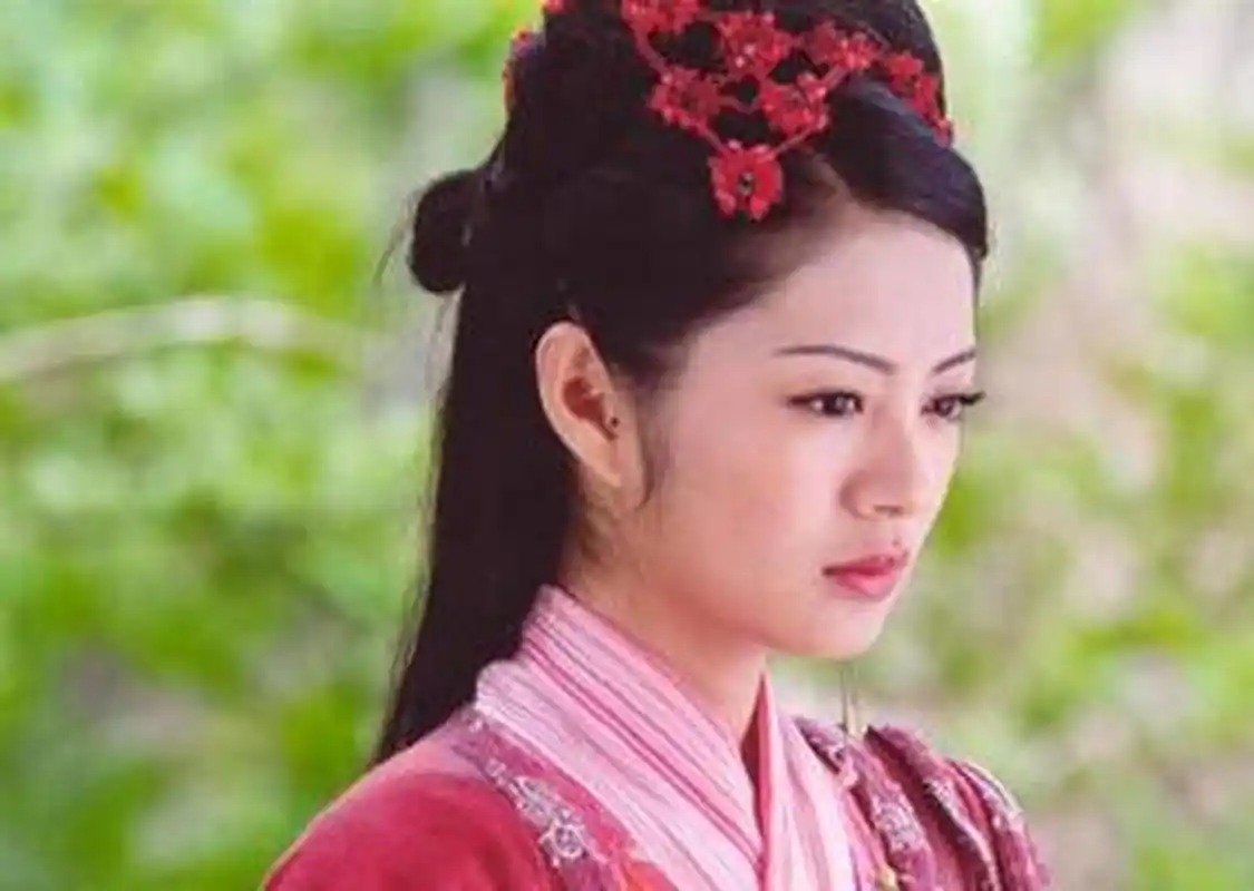 当年安以轩在《仙剑奇侠传》里饰演的林月如,不知道成为多少人心中的