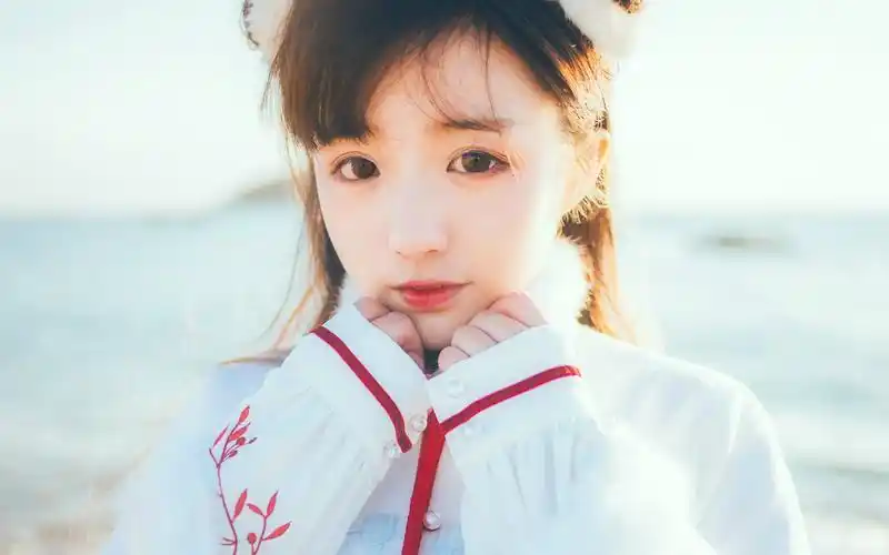 身穿汉服的美女唯美古风写真桌面壁纸