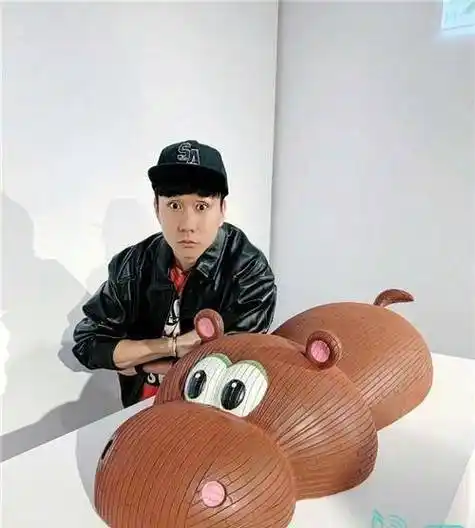 林俊杰看展分享童心,河马自拍大眼睛超可爱_生活_表情_巡回