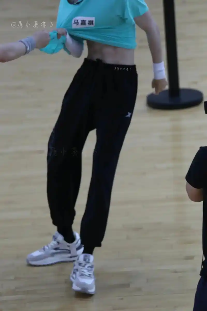 马嘉祺 #腹肌 老公这身材比例,我可以!#张峻豪 #a爆了