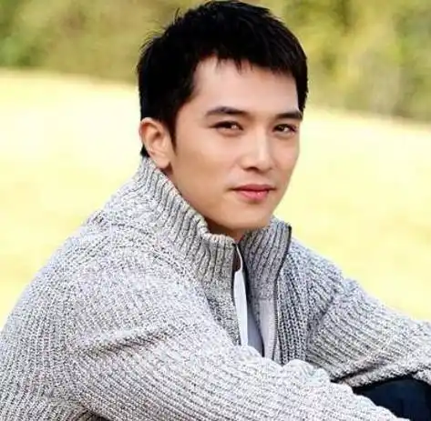 自从看了唐人街探案之后,笔者对邱泽这位演员也是非常的好奇,就让我们