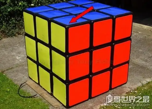 世界上最小的魔方,边长仅有0.56厘米(用放大镜和镊子才能玩)