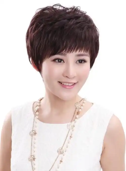 发型 女人到了50岁发型决定气质,3款"大妈发型"要记得避开,太显老