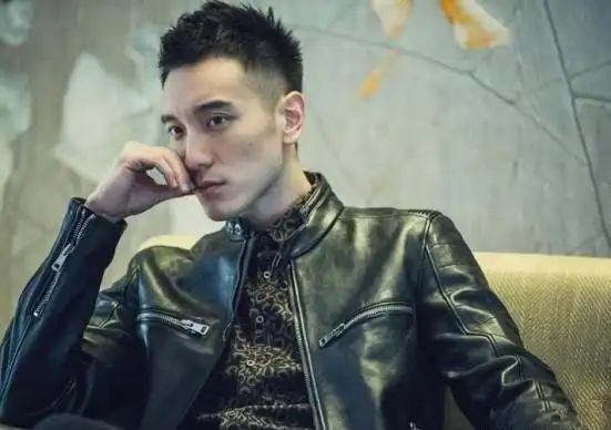 萧亚轩新男友相差16岁网友真好我也想女神出本书呗