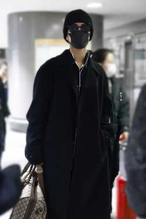 肖战机场##肖战米兰时装周