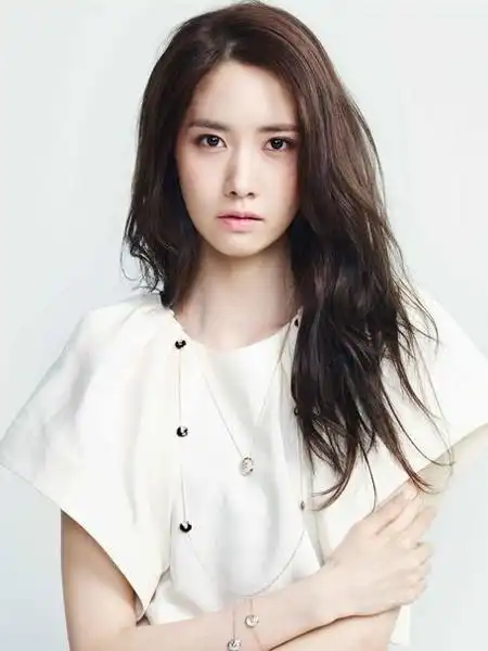 林允儿新发型空气薄刘海美爆